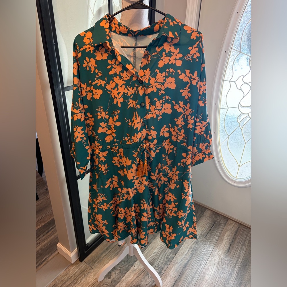 Like New Boutique Green & Orange Floral Print Flowy Short 3/4 Sleeve Dress